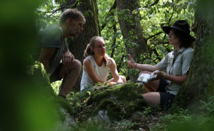 Rangerin mit Besuchern