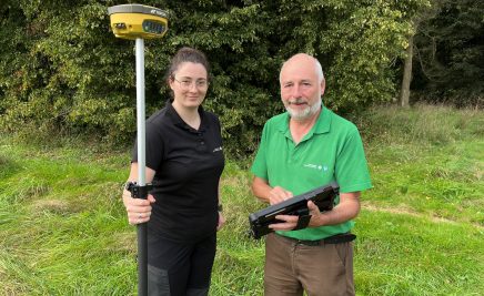 Anna-Maria Rauber mit ihrem Ausbilder Rainer-Maria Kreten.