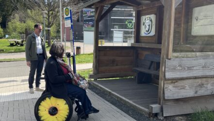 Besuch Ellen Kubica - Bushaltestelle Erbeskopf