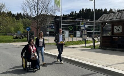 Vor dem Nationalpark-Tor Erbeskopf